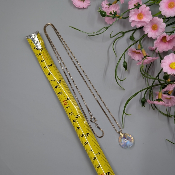 Elegant Silver Necklace with Iridescent Pendant - Picture 4 of 4